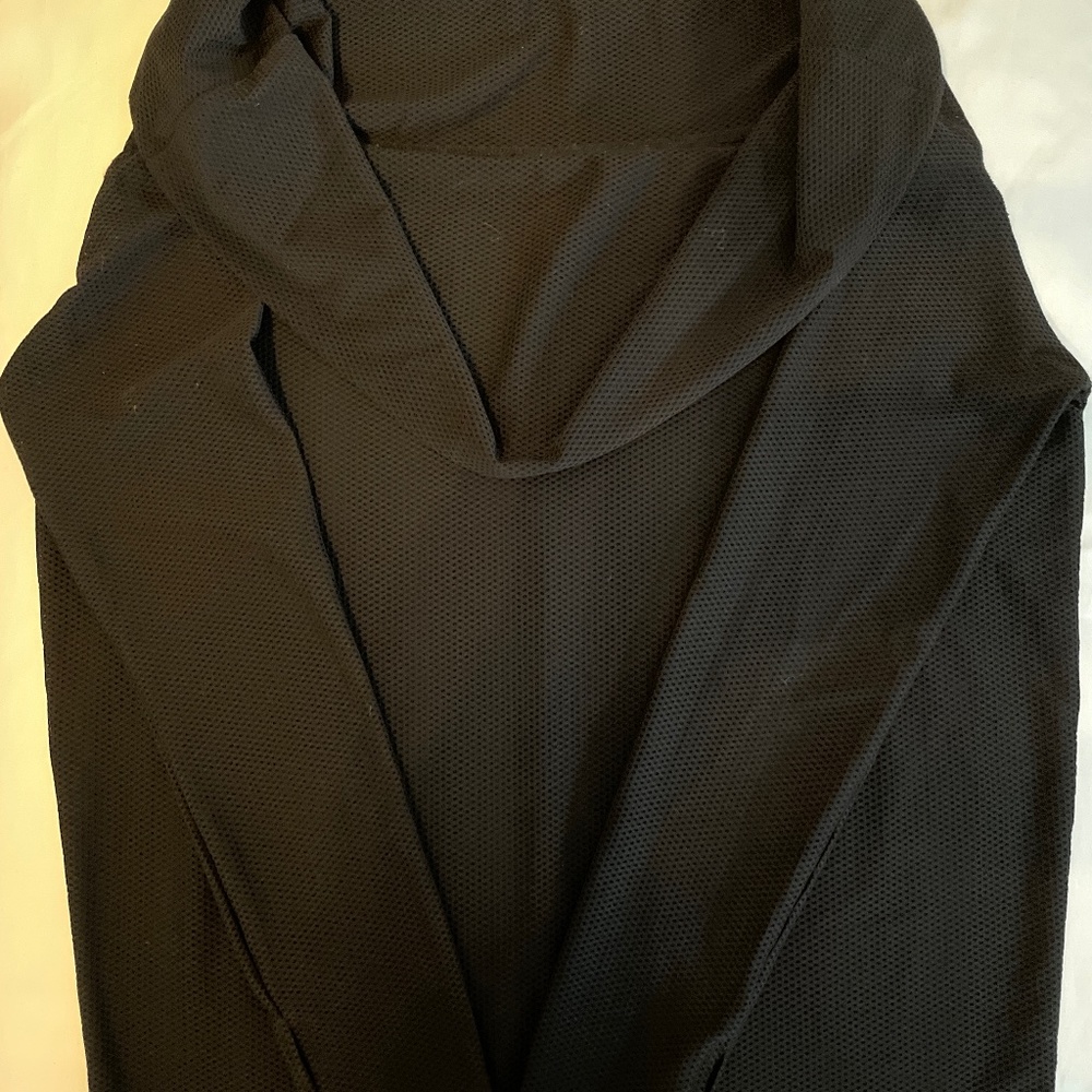 Scoop neck, mesh long sleeve active top